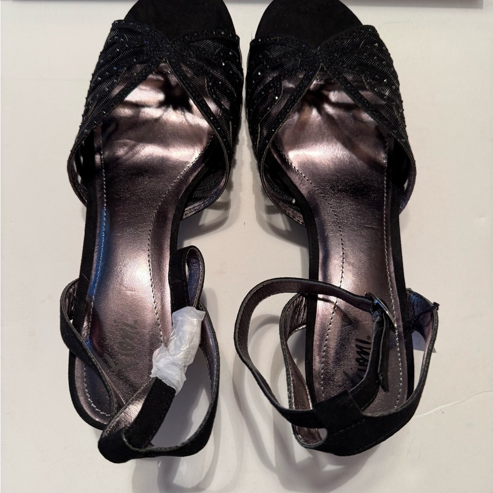FIONI Goldie black heels